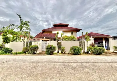 4-Bedroom Tropical Garden House in Central Phuket Town