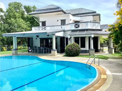 4-Bedroom Pool Villa in Kathu, 10 mins to Patong Beach