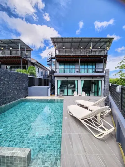 4-Bedroom House with Swimming Pool in Kathu