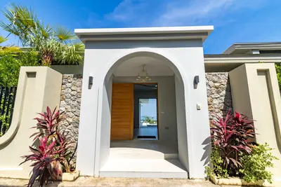 Luxury 3-Bedroom Private Pool Seaview Villa for Rent!