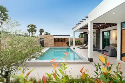 3-Bedroom Modern Pool Villa Near Laguna, Phuket
