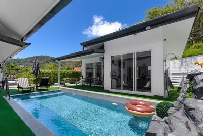 5-Bedroom Modern Villa with Pool in Rawai