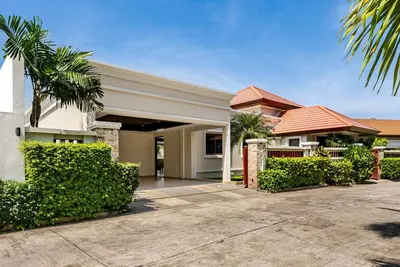 4-Bedroom Villa for Rent in Choeng Thale, Thalang