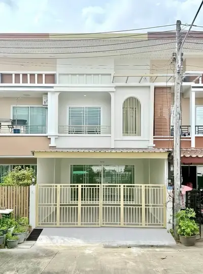3-Bedroom Townhouse, Newly Renovated in City Center Phuket