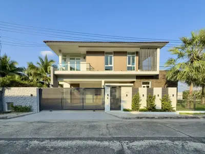 4-Bedroom Corner House with Large Land in Chalong