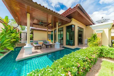 4-Bedroom Villa with Dual Pools for Rent in Bangtao